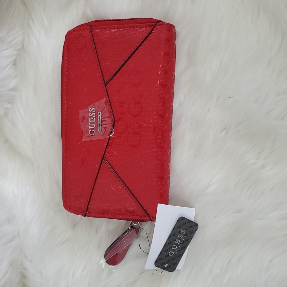 Guess red wallet metal logo New